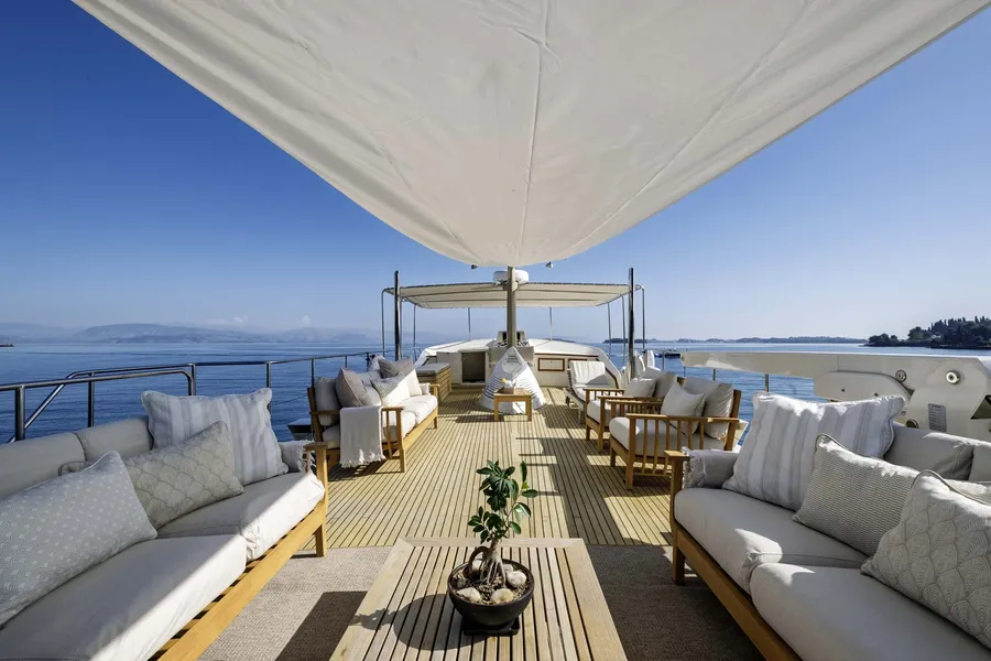 Location du yacht Stalca - Vue du salon extérieure