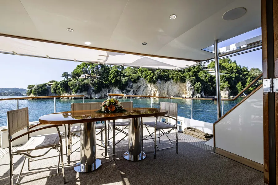 Location du yacht Stalca - Vue arrière